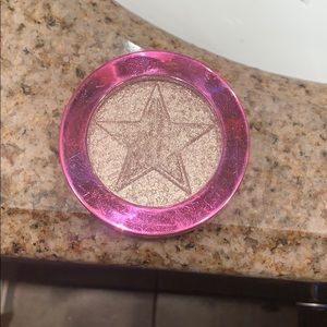 Jeffree Star supreme frost highlighter